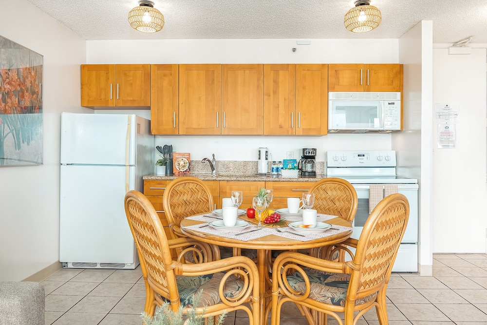 High Floor Ocean View Condo (King Bed and Parking): kitchen photo