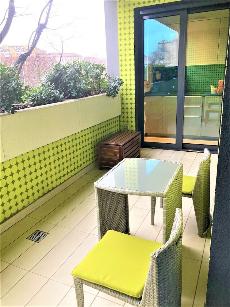 Borsa 1- Bright apartment with balcony