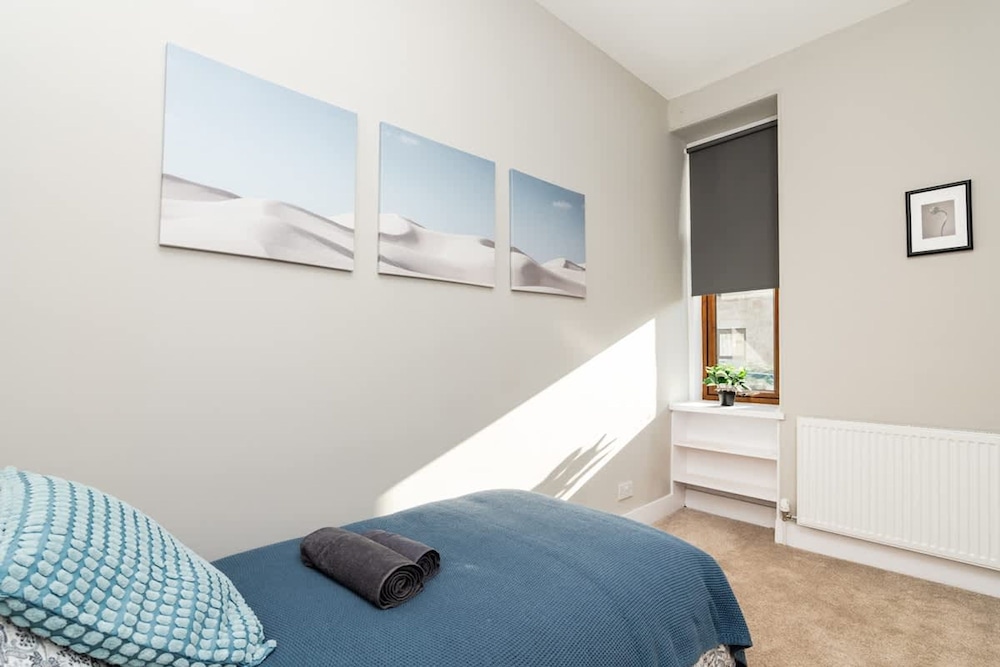 2 Bedroom Flat - Free Parking