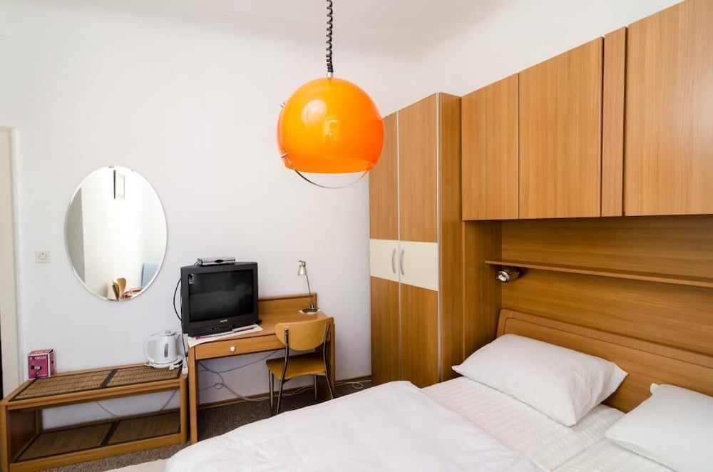 Rooms Pile