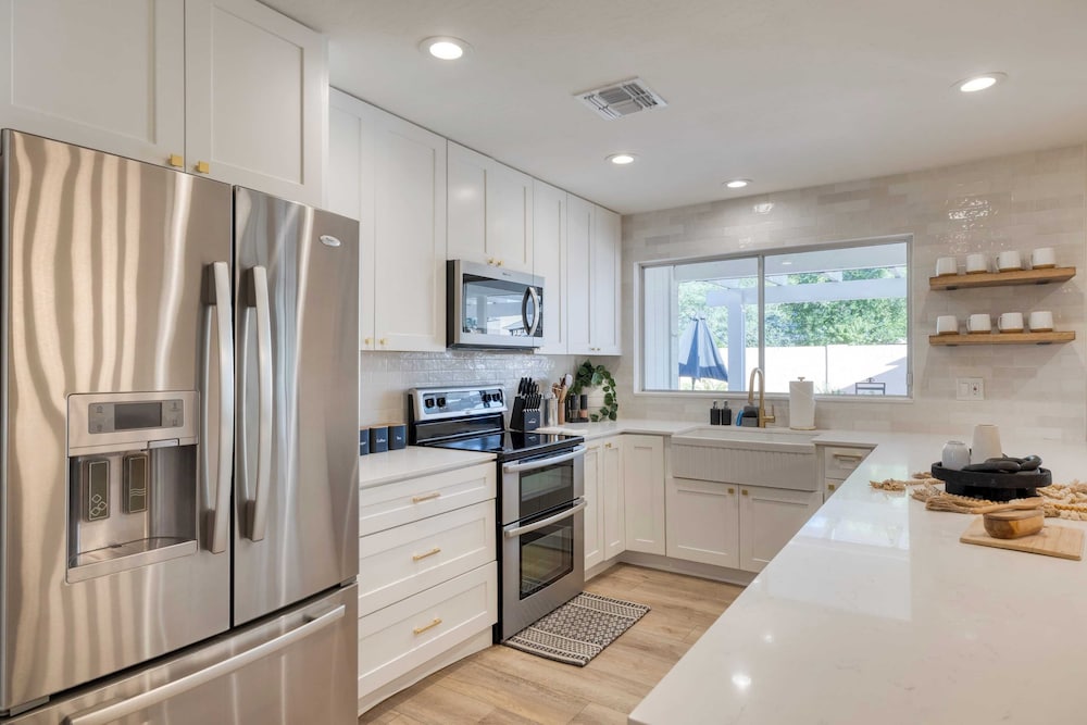 Sol Vista Private Oasis w/ Pool, Putting Green, and Prime Location