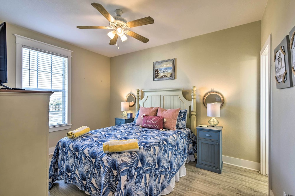 Breezy Galveston House w/ 2 Decks & Ocean Views! view 3