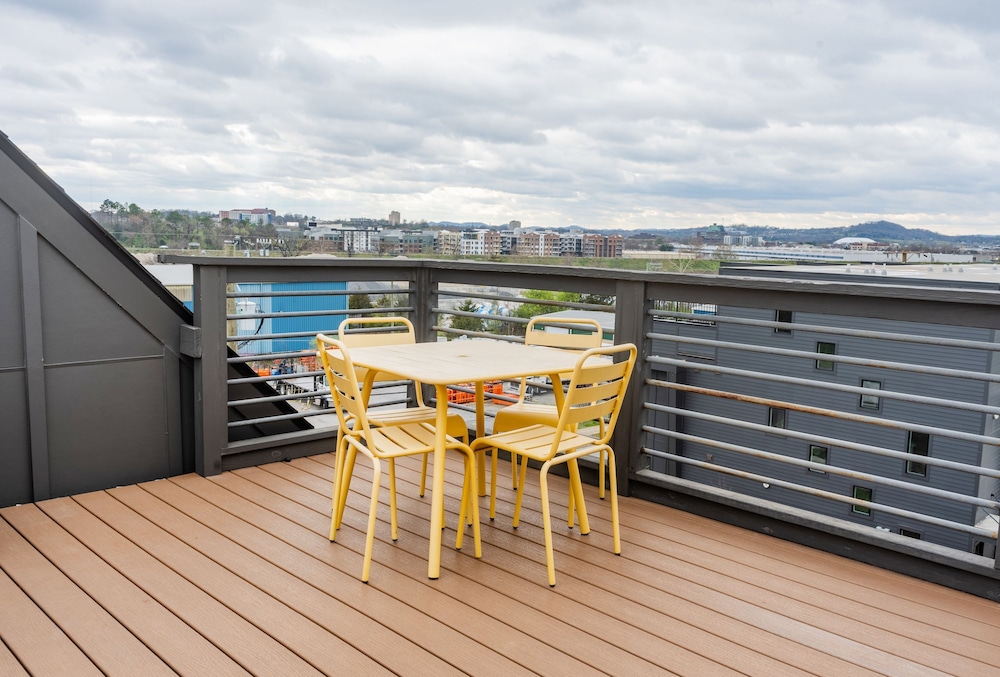 Modern Nashville Townhouse Rooftop Garage