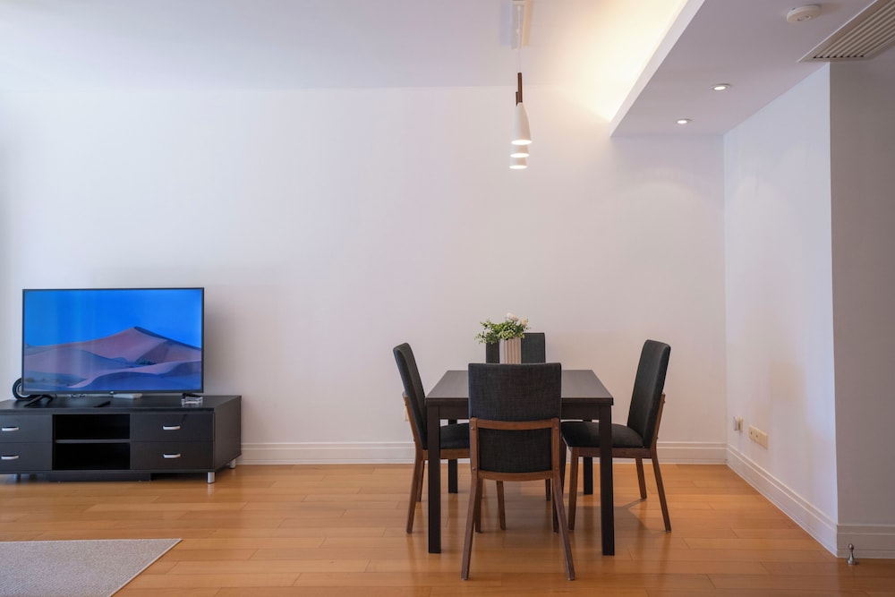Tyms 1BR 1BA Apt Xujiahui Metro