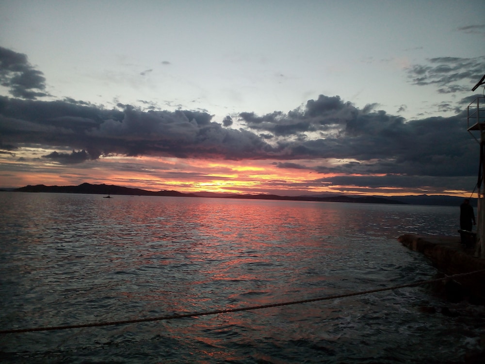 Athos Guest House Pansion
