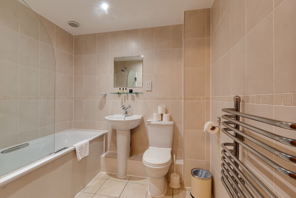 Base Serviced Apartments - Cumberland Apartments view 2