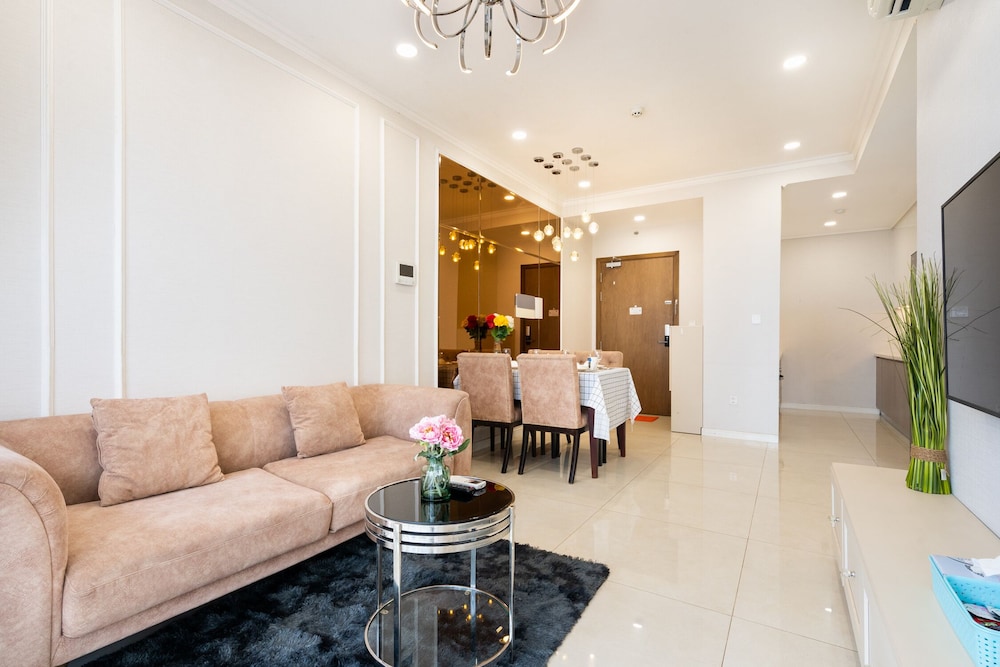 Jennifer House - Millenium Apartment