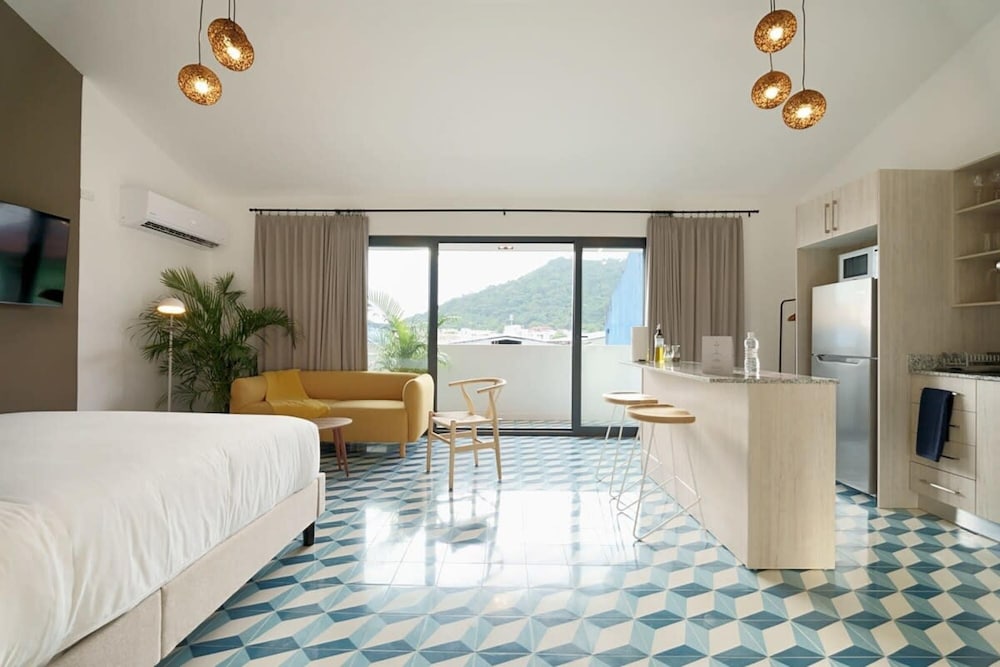 w Fancy Loft in Santa Ana