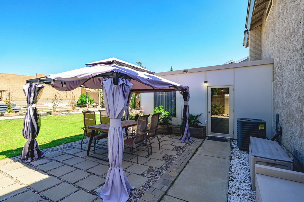 Perfect Family Getaway w Garden Near ONT Airport