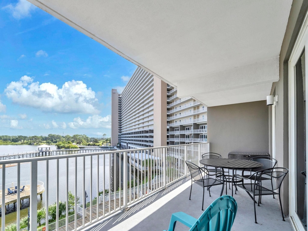 Laketown Wharf 331