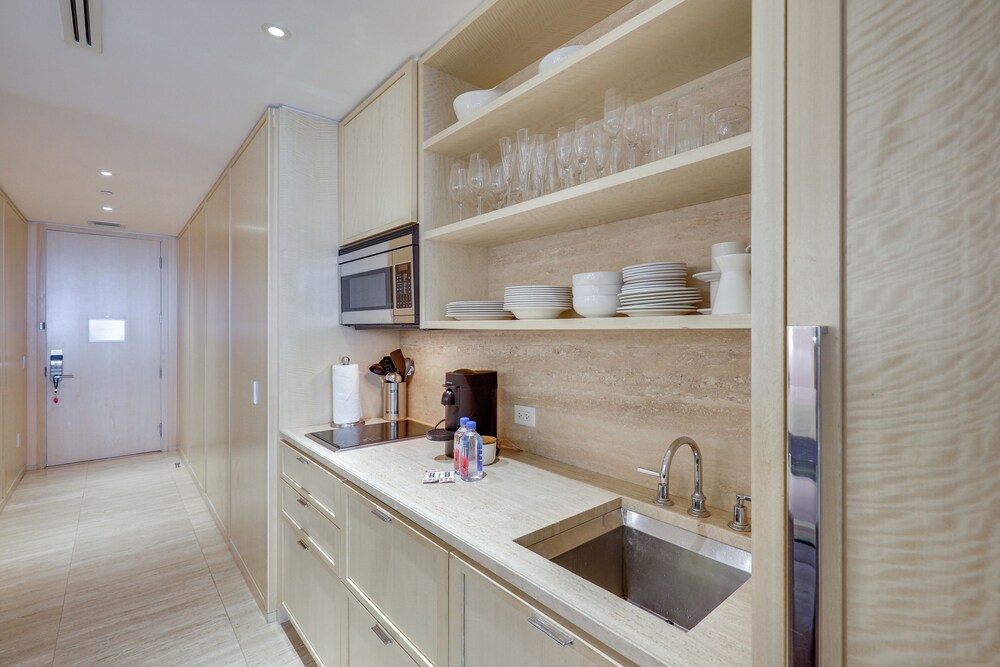 Luxe Beachfront Unit w/ Pool Access in Bal Harbour