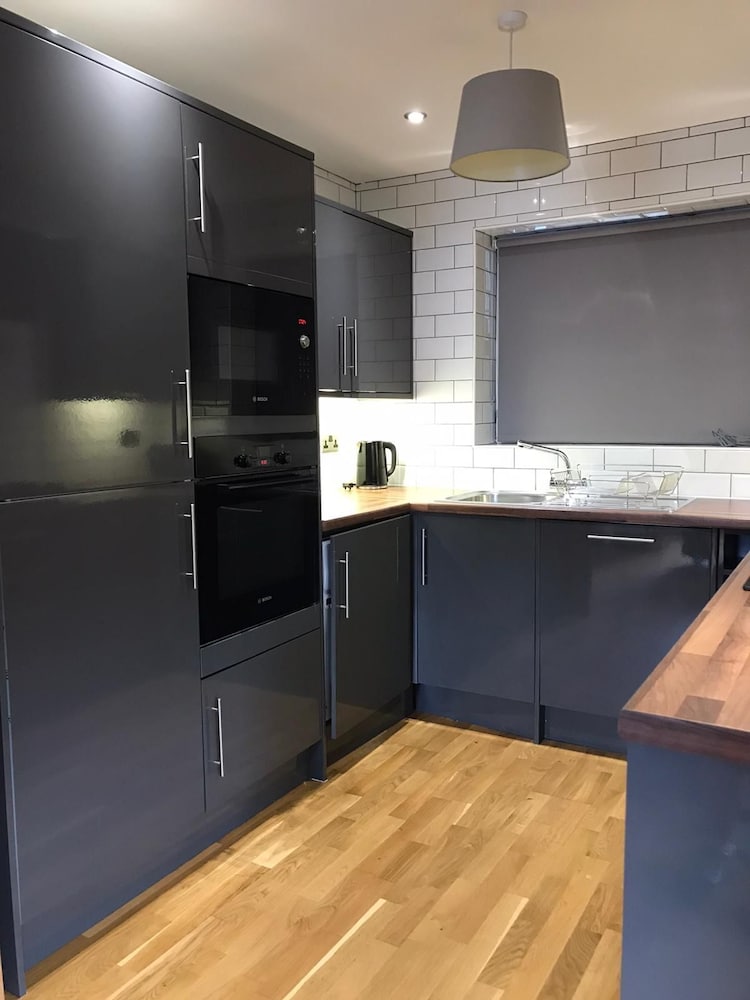 HU1 Stylish cosy central apartment  H3 view 4
