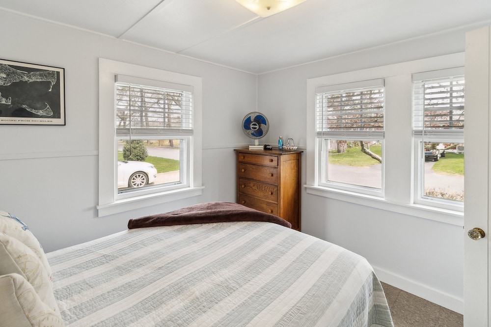 Coastal Cottage Retreat Steps From The Beach 2 Bedroom Cottage