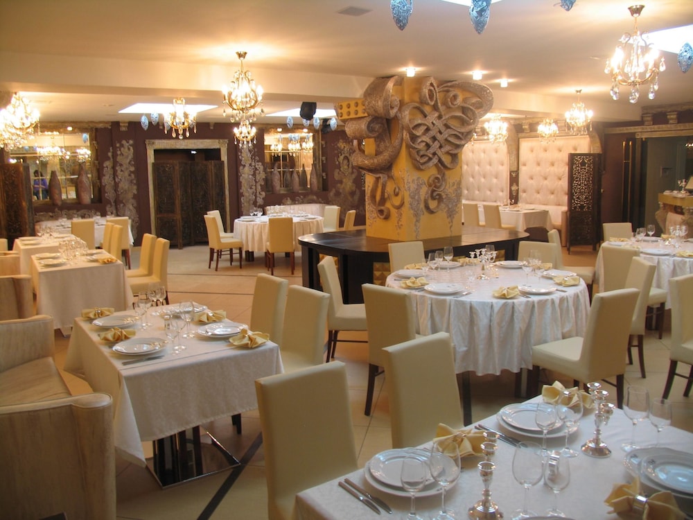 Almaz Hotel