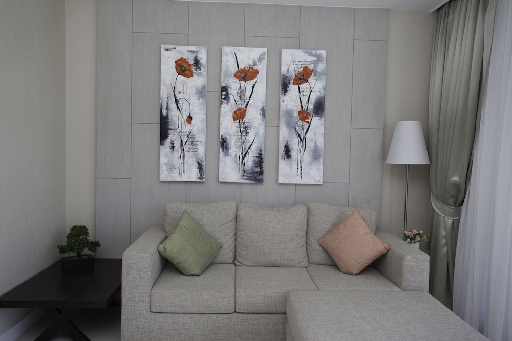 Q Kata Residence