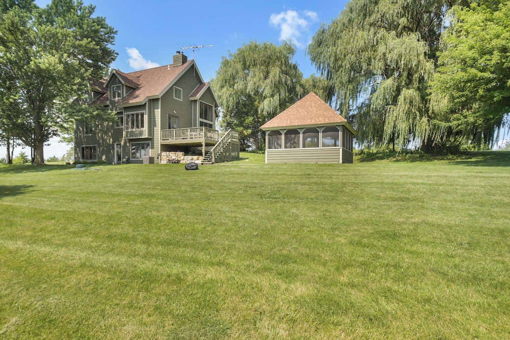 Private Hot Tub + Game Room: Galena Territory Home