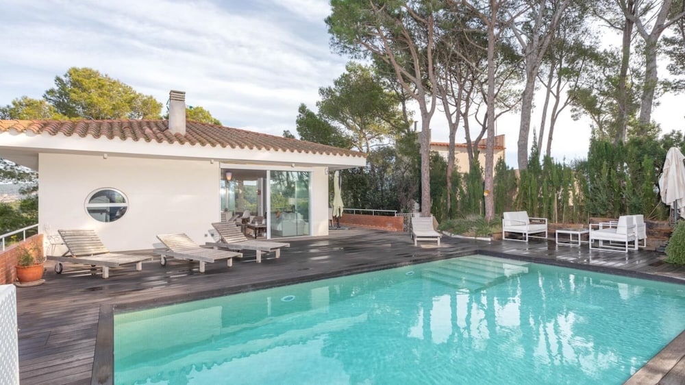 Ferran in Llafranc With 4 Bedrooms and 2 Bathrooms