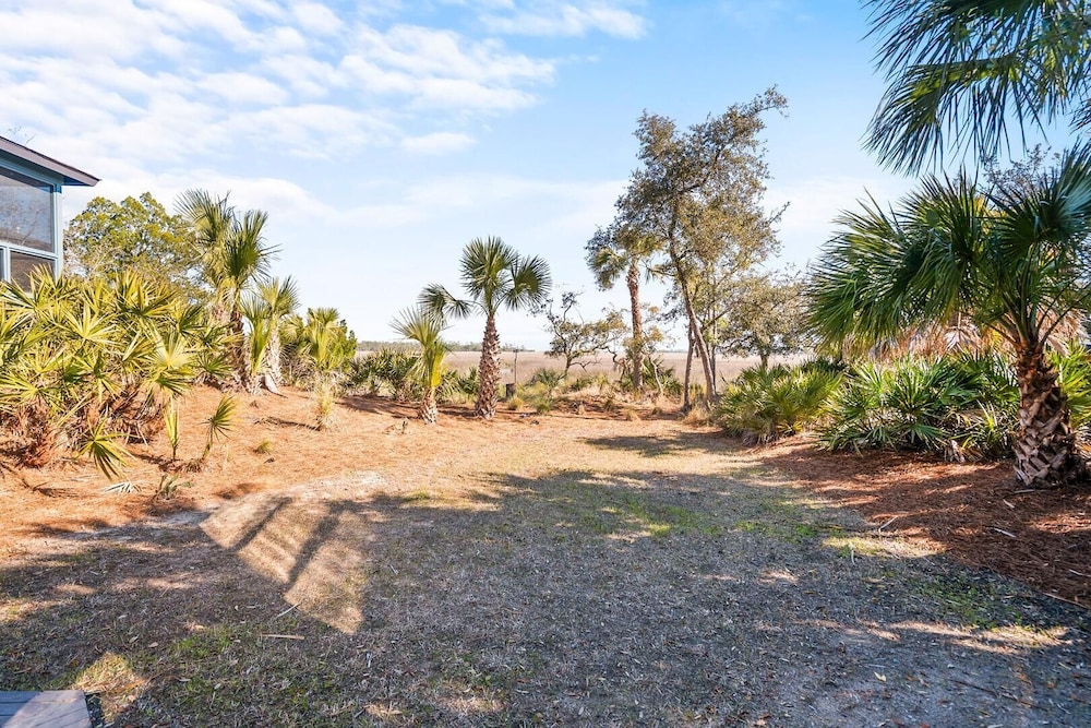 Charming 2-bed, 2-bath Home, Resort Access and Golf Cart Included!