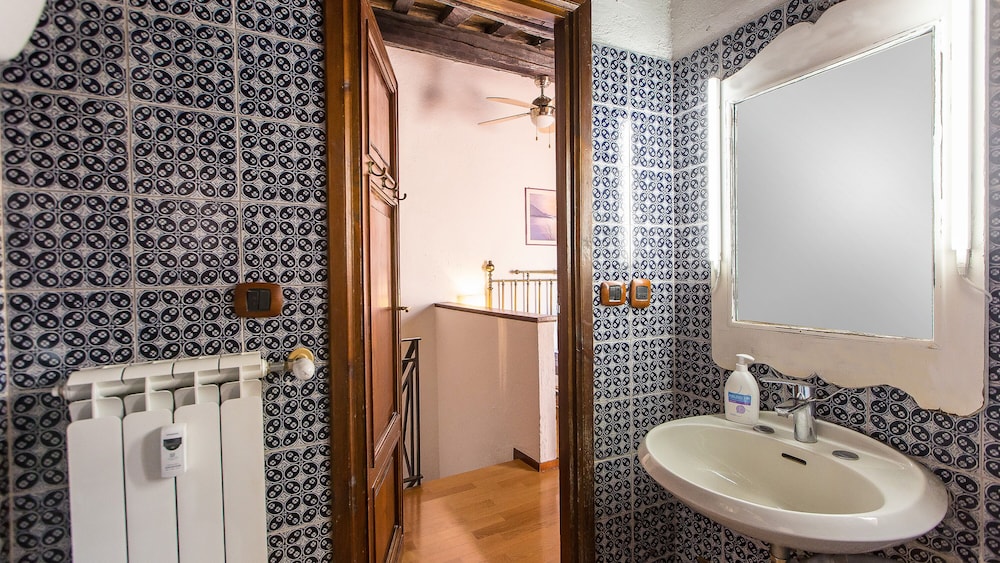 Rental in Rome Arco della Ciambella Penthouse