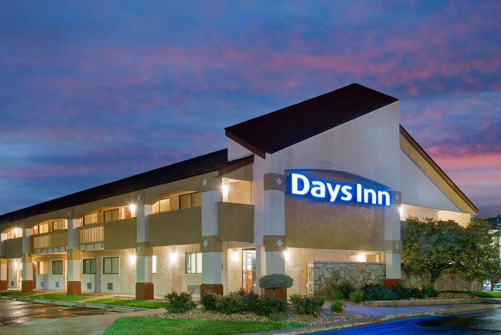 Days Inn by Wyndham Overland Park/Metcalf/Convention Center - Property Image 6
