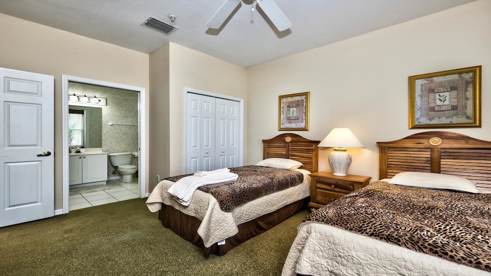 Solterra Vacation Rental: Luxury 3-BR Condo with Lake & Golf Views. Access to Luxury Pool, Hot Tub, and Golf Courses at Lely Resort. Close to Naples Beache