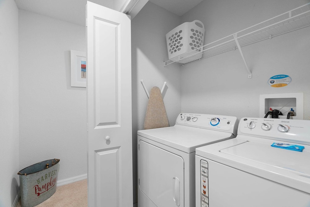 4BR Townhome With Pool at Storey Lake