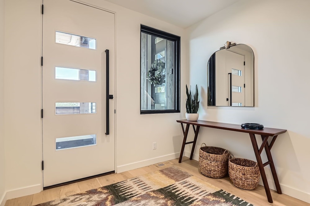 Park City Perfection On Lowell! 1063 4 Bedroom Home