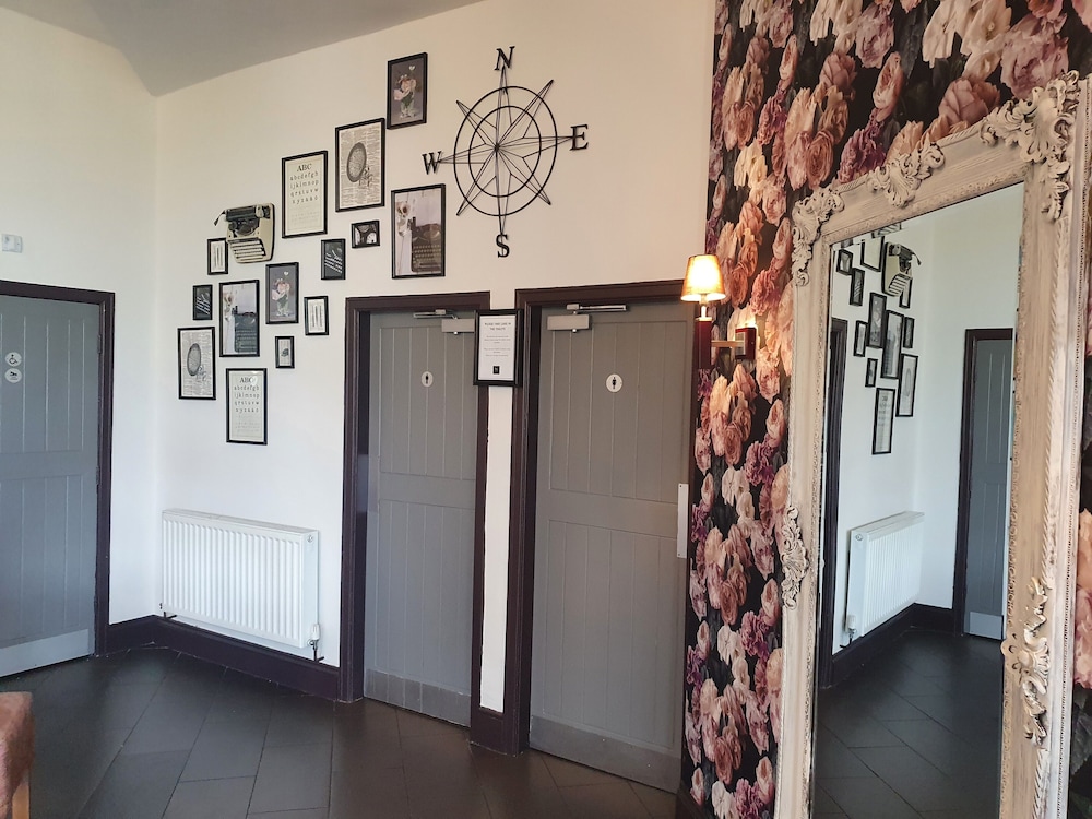 Sutton Coldfield Vacations - Cuttle Bridge Inn Hotel - Property Image 2