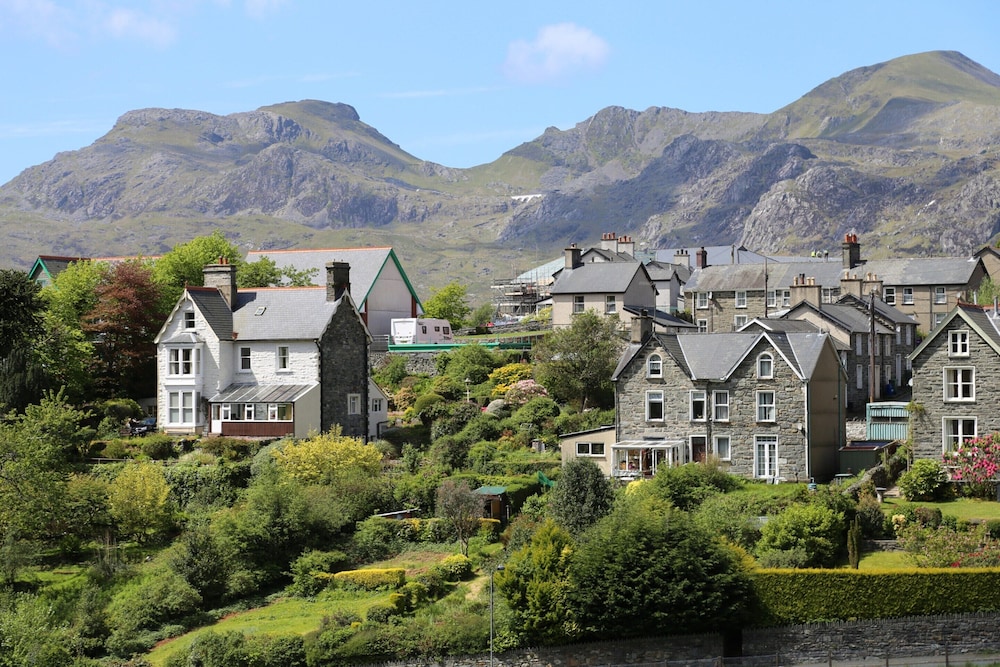 Beautiful 5 Bedroom Apartment in Capel Salem