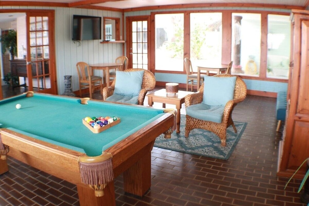 Pelican Bay Resort