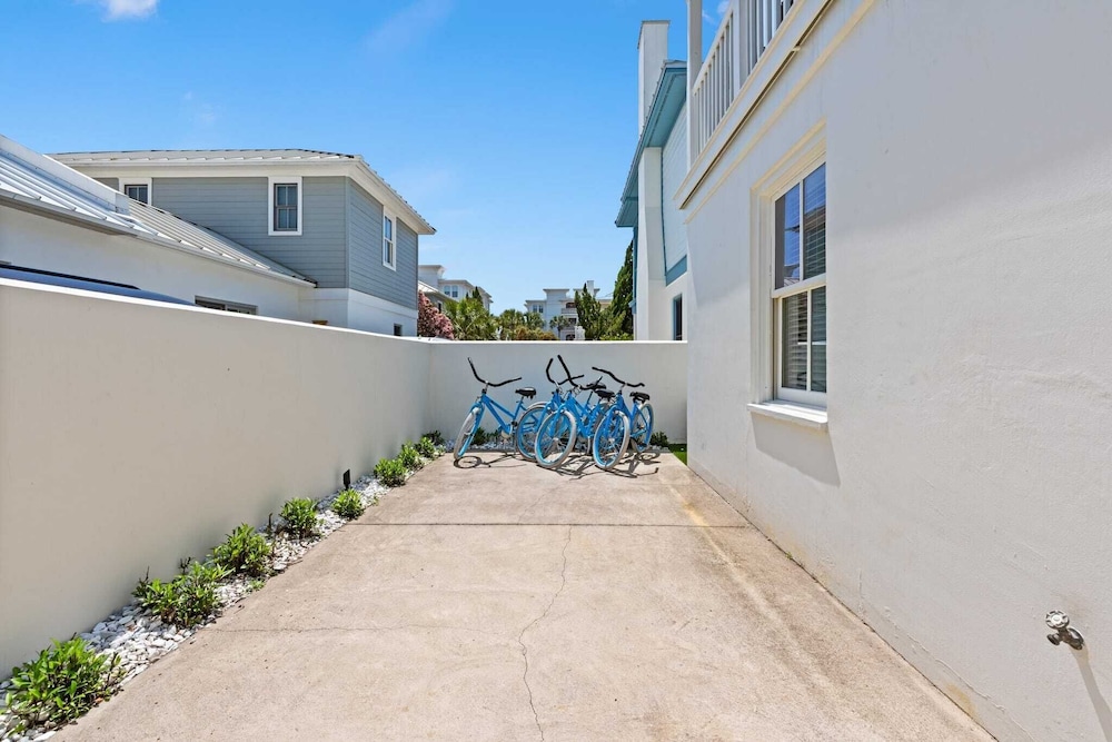 Steps to Rosemary Beach, Pool, Patio w/ Firepit The Salty Perch by Avantstay