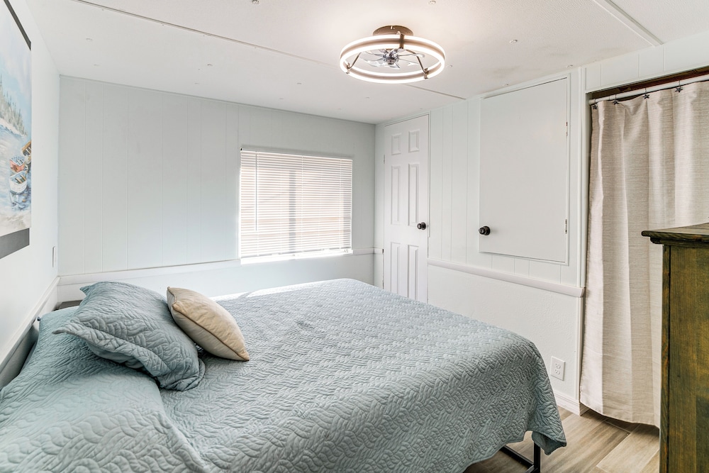 2 Mi to Beach! Canal-front Escape in Crystal River