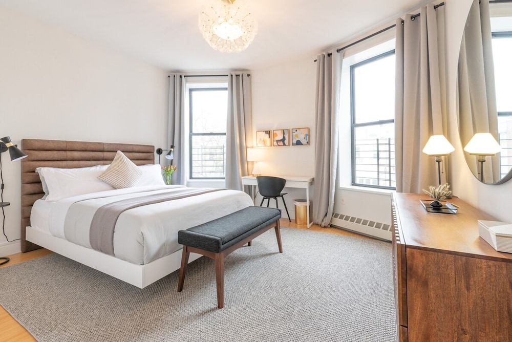 Cypress Court III by Rove Travel 1BR Harlem Apt