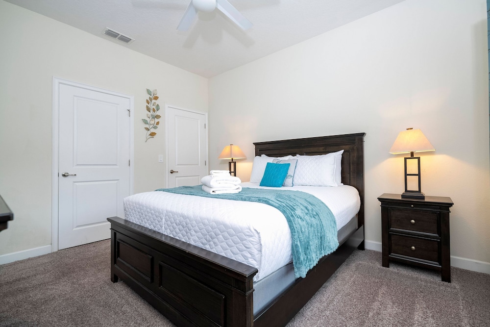 Storey Lake 4 BR With Private Pool