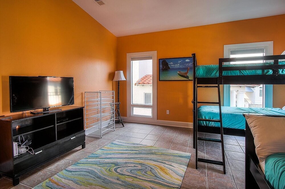 Vista Bella del Mar 5 Bedroom Holiday Home by Five Star Properties