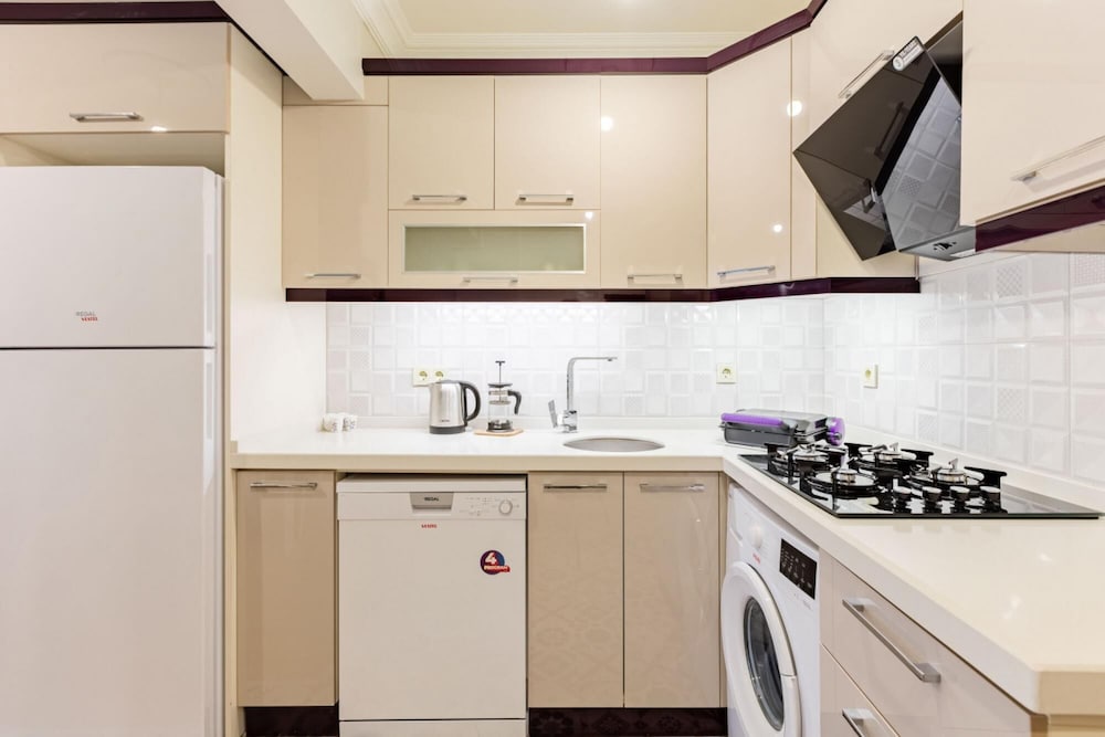 Lovely Central Flat Near Metro Station in Sisli