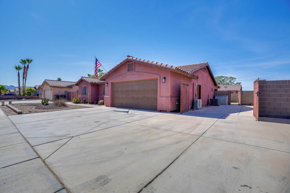 Near Golf Courses: Poolside Paradise in Yuma!