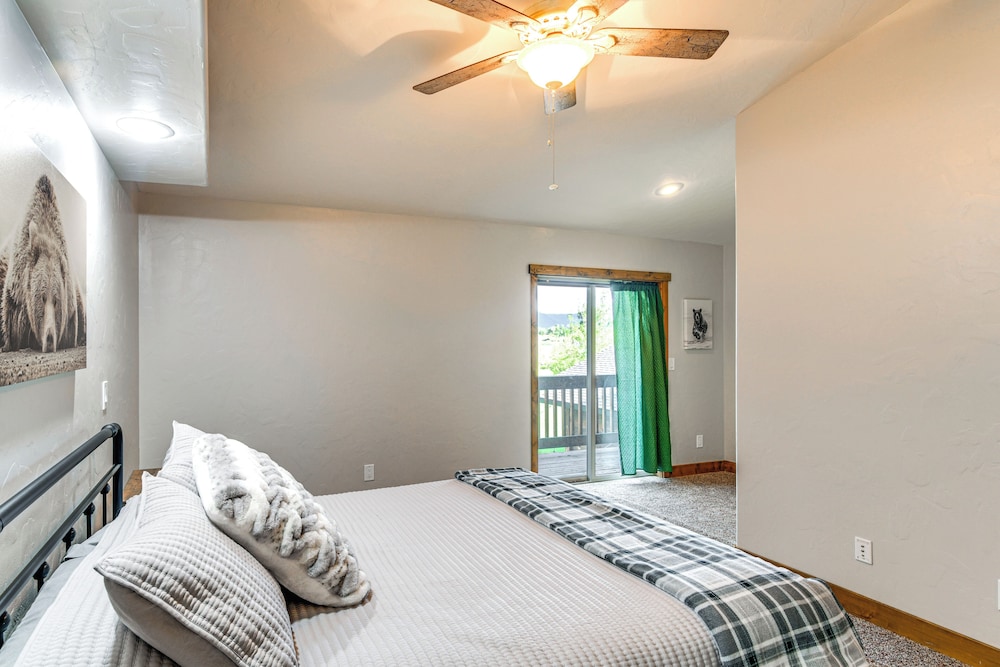 Spacious Afton Home: Patio, Grill & Mountain Views