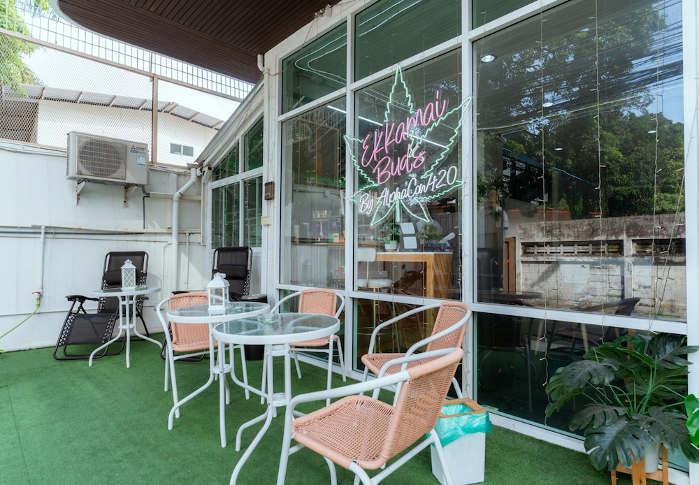 Ekkamai Buds & Beds - 420 Hostel - Image 3