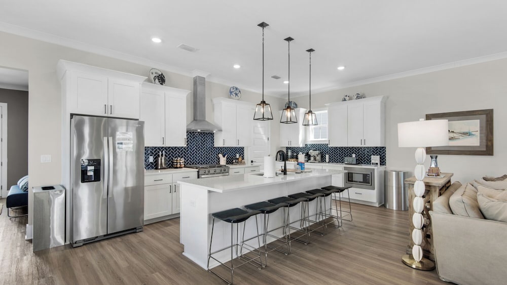 4BR Home With Deck & Grill Fun + Free Attraction Tickets!