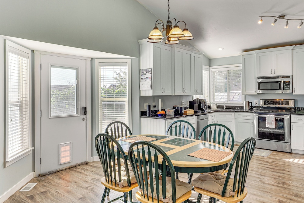 Family Home w/ Fenced Yard Between Provo & Slc!