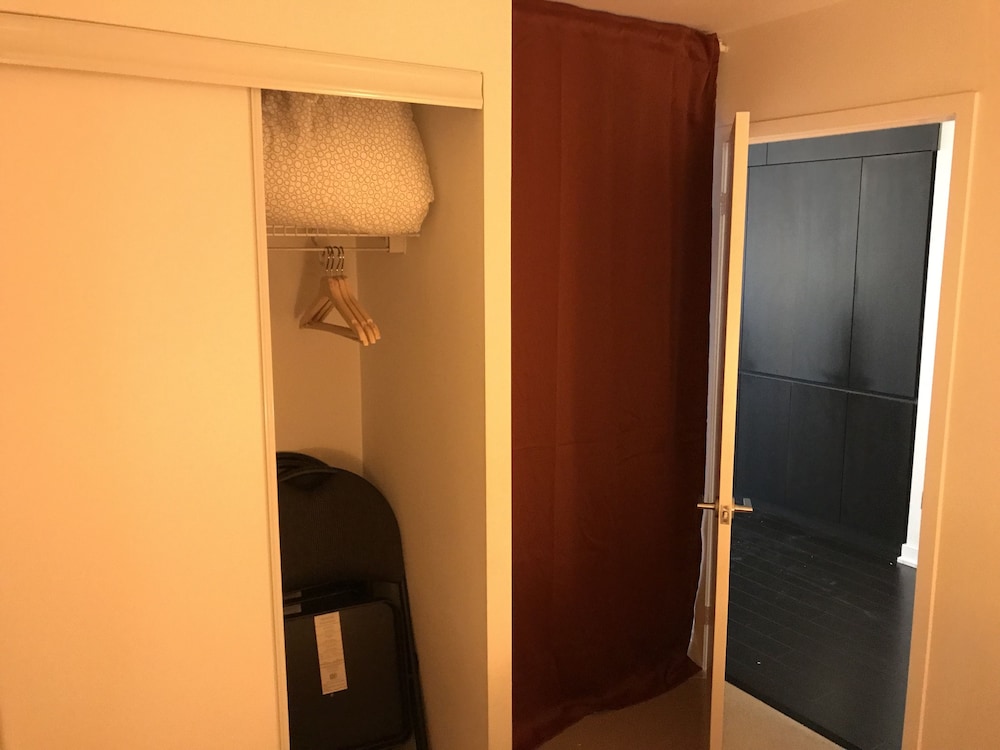 Private Home 3 Bedroom 2 Bath Downtown - Image 3