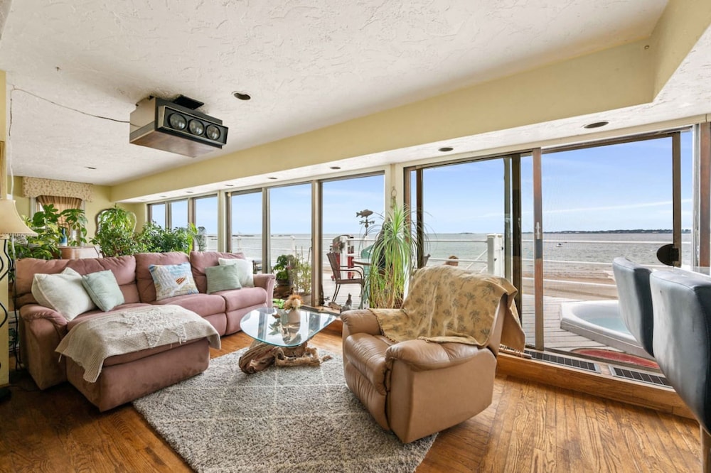 Coastal Charm Lobster Ch Teau