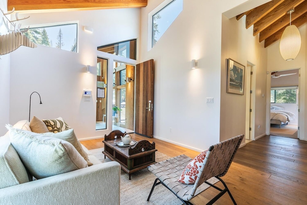 Lake Tahoe Vacations - Trapper Mc Nutt Modern Mountain 4 Bedroom Home by RedAwning - Property Image 19