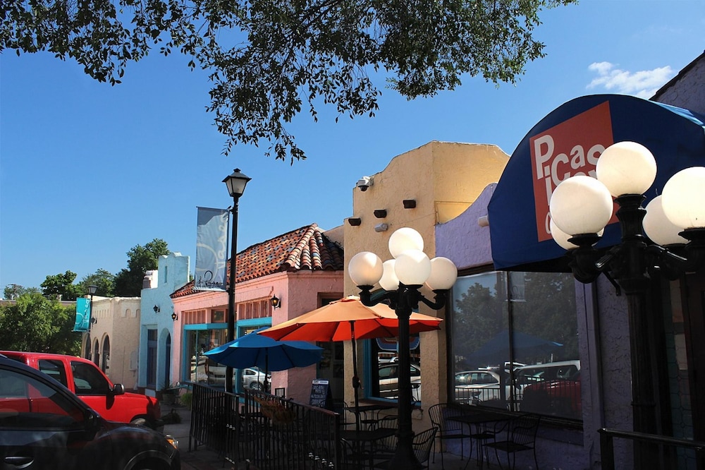 Oklahoma City Vacations - 3-story 6-bedroom 4 Bathrooms 3min-asian Dist - Property Image 27