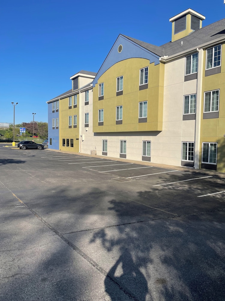 Red Lion Inn & Suites Blue Springs