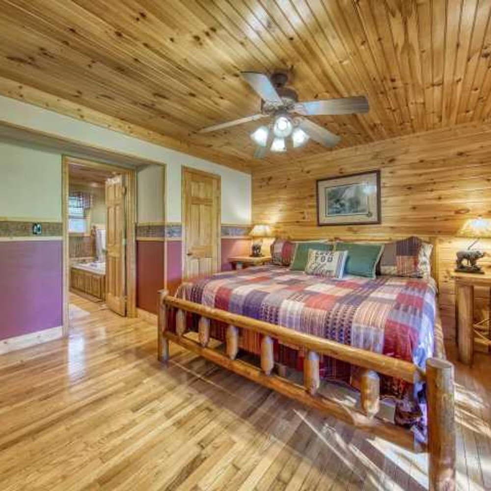 Amazingly Peaceful Private Cozy Cabin view 2