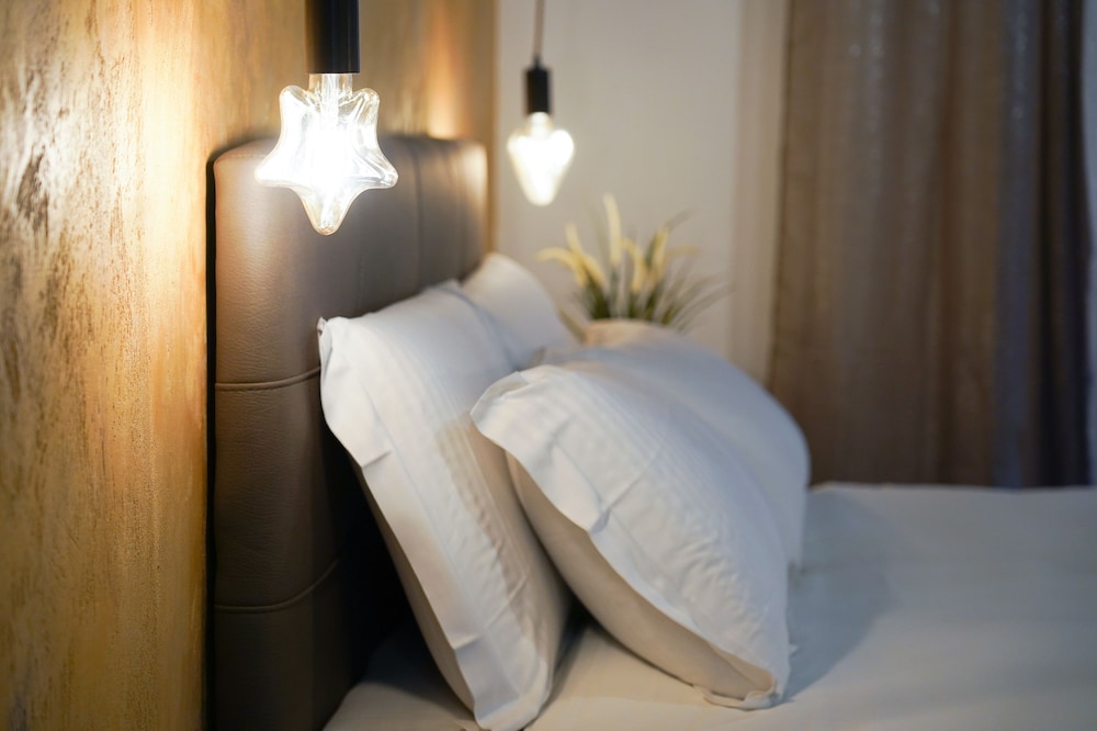 StarHome NAVONA