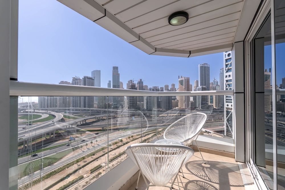 Spacious Serene 2 Bedroom in JLT for 4