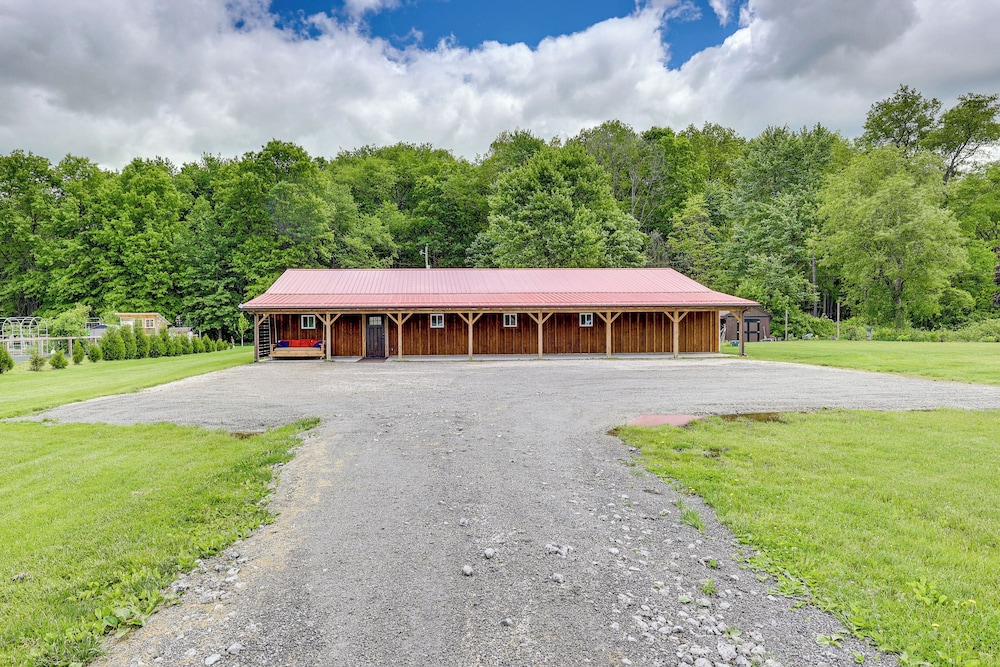 6 Mi to Main Street: Dog-friendly Home in Dover!